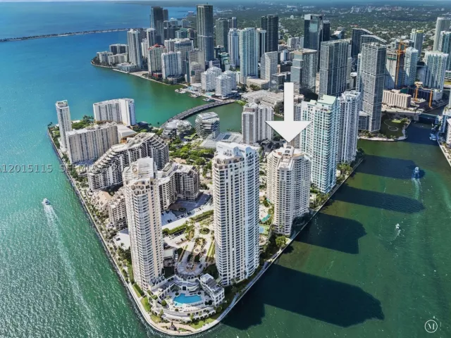 2-bedroom condo for rent in Miami - 888 Brickell Key Dr 609 - MondialRealty