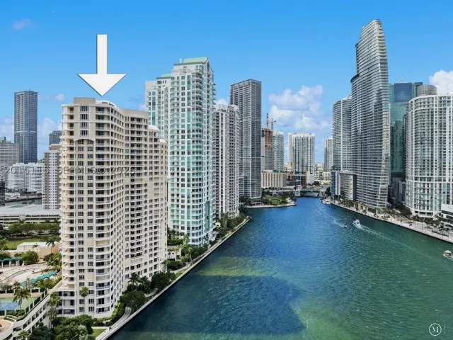 2-bedroom condo for rent in Miami - 888 Brickell Key Dr 609 - MondialRealty