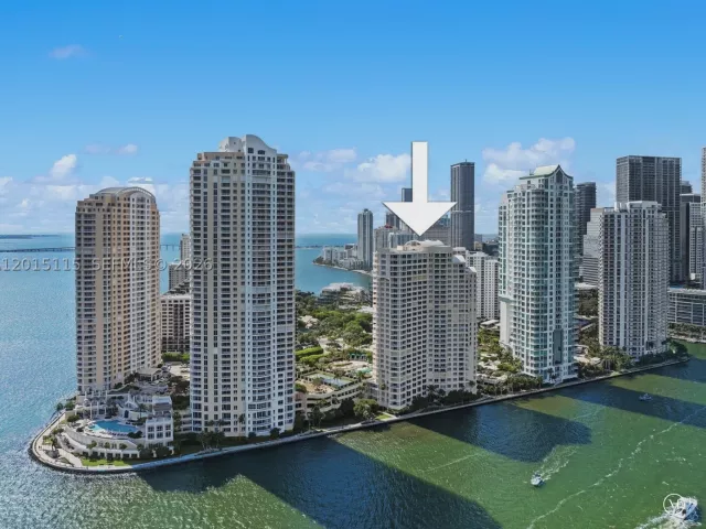 2-bedroom condo for rent in Miami - 888 Brickell Key Dr 609 - MondialRealty