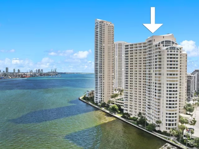 2-bedroom condo for rent in Miami - 888 Brickell Key Dr 609 - MondialRealty