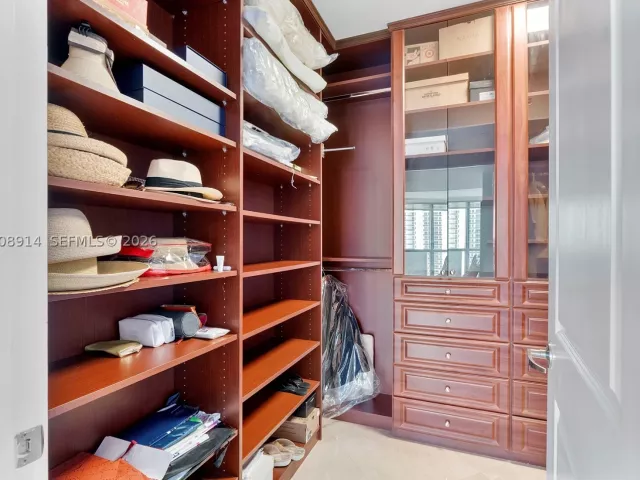 3-bedroom condo for sale in Hollywood - 3101 S Ocean Dr 2705 - MondialRealty