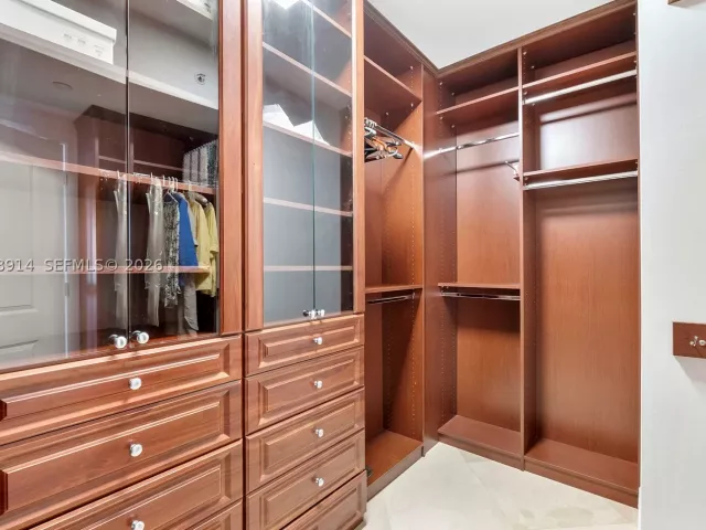3-bedroom condo for sale in Hollywood - 3101 S Ocean Dr 2705 - MondialRealty