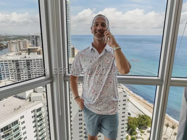 3-bedroom condo for sale in Hollywood - 3101 S Ocean Dr 2705 - MondialRealty