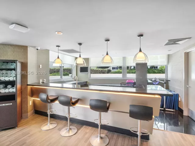 3-bedroom condo for sale in Hollywood - 3101 S Ocean Dr 2705 - MondialRealty