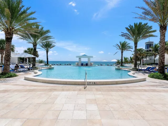 3-bedroom condo for sale in Hollywood - 3101 S Ocean Dr 2705 - MondialRealty