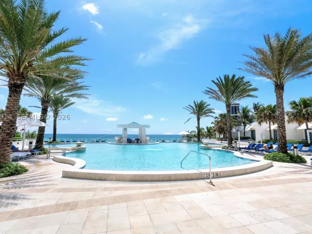 3-bedroom condo for sale in Hollywood - 3101 S Ocean Dr 2705 - MondialRealty