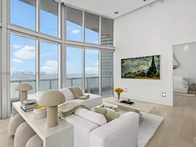 3-bedroom condo for sale in Miami - 465 Brickell Ave 4101 - MondialRealty
