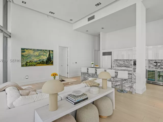 3-bedroom condo for sale in Miami - 465 Brickell Ave 4101 - MondialRealty