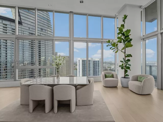 3-bedroom condo for sale in Miami - 465 Brickell Ave 4101 - MondialRealty
