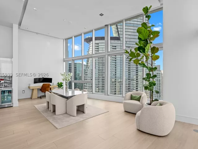 3-bedroom condo for sale in Miami - 465 Brickell Ave 4101 - MondialRealty