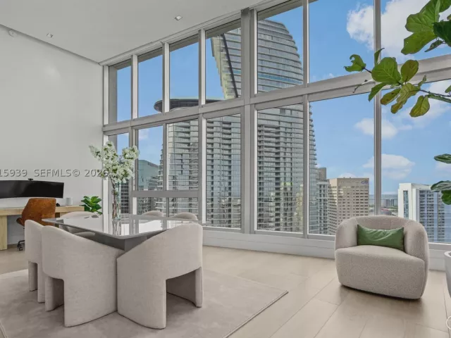3-bedroom condo for sale in Miami - 465 Brickell Ave 4101 - MondialRealty