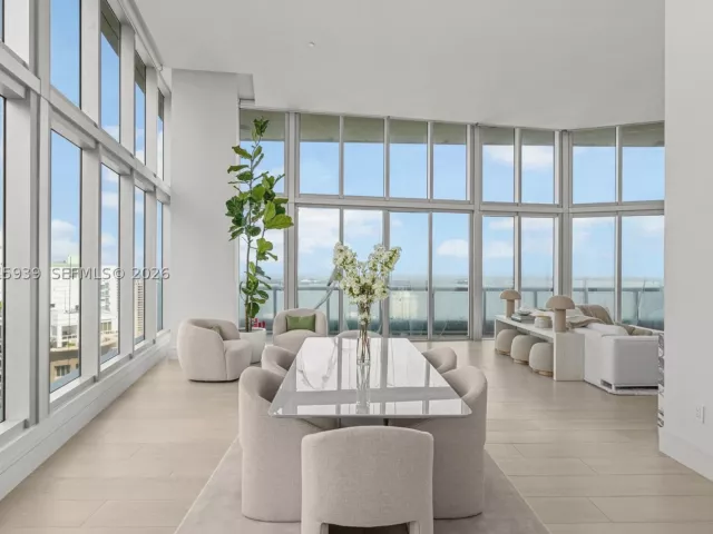 3-bedroom condo for sale in Miami - 465 Brickell Ave 4101 - MondialRealty