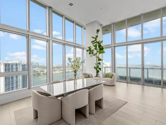 3-bedroom condo for sale in Miami - 465 Brickell Ave 4101 - MondialRealty
