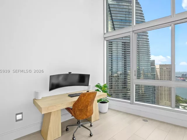 3-bedroom condo for sale in Miami - 465 Brickell Ave 4101 - MondialRealty
