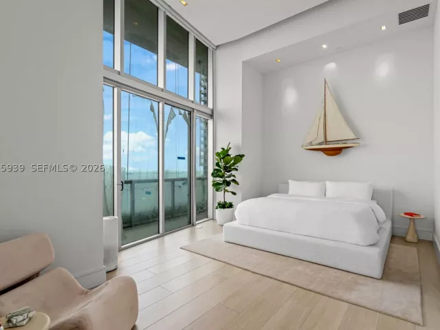 3-bedroom condo for sale in Miami - 465 Brickell Ave 4101 - MondialRealty