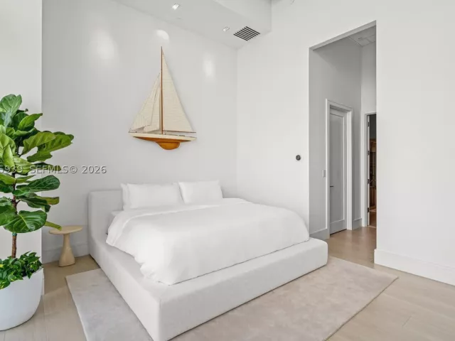 3-bedroom condo for sale in Miami - 465 Brickell Ave 4101 - MondialRealty