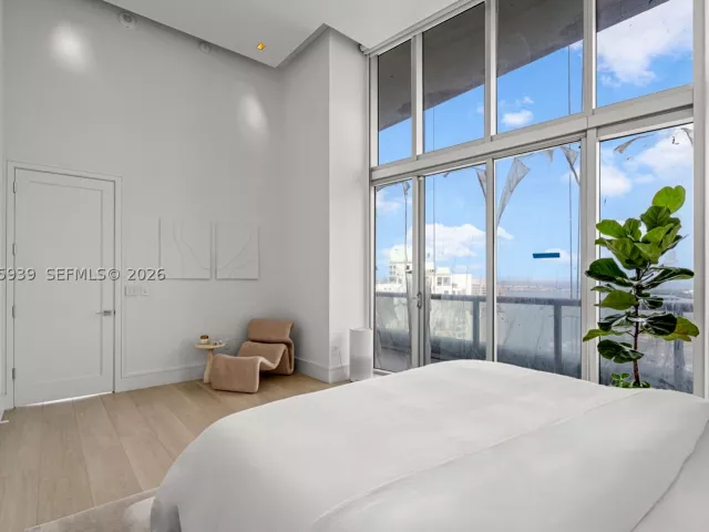 3-bedroom condo for sale in Miami - 465 Brickell Ave 4101 - MondialRealty