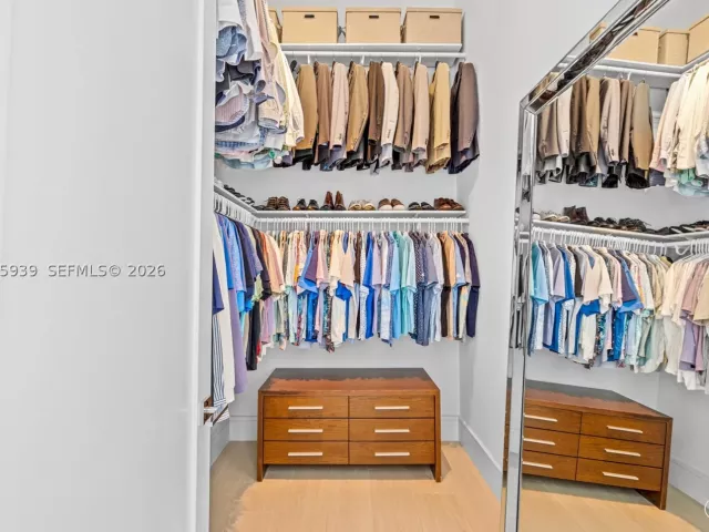 3-bedroom condo for sale in Miami - 465 Brickell Ave 4101 - MondialRealty