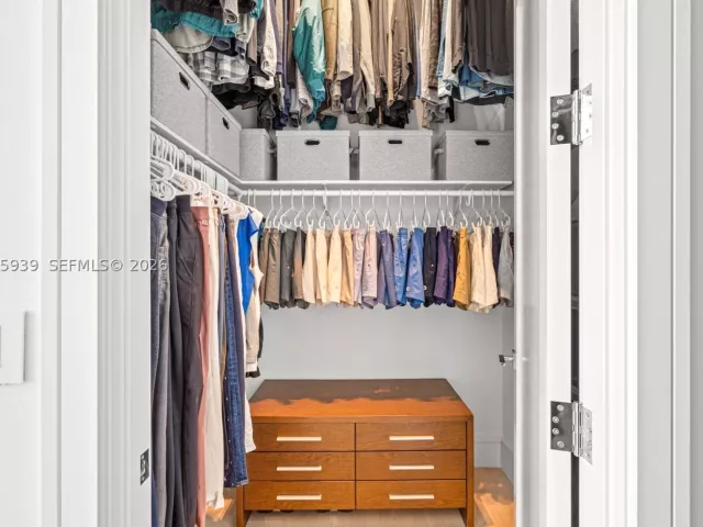 3-bedroom condo for sale in Miami - 465 Brickell Ave 4101 - MondialRealty