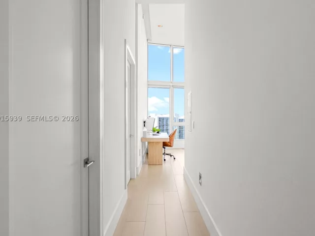 3-bedroom condo for sale in Miami - 465 Brickell Ave 4101 - MondialRealty