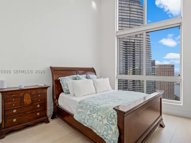 3-bedroom condo for sale in Miami - 465 Brickell Ave 4101 - MondialRealty