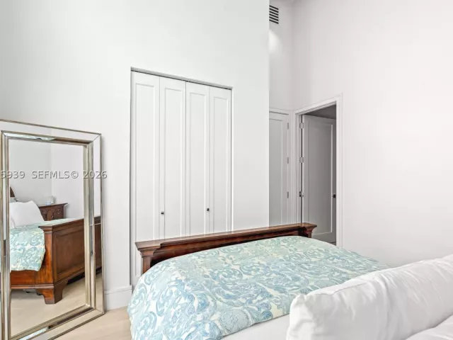 3-bedroom condo for sale in Miami - 465 Brickell Ave 4101 - MondialRealty
