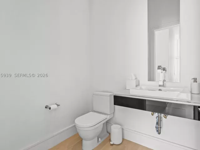 3-bedroom condo for sale in Miami - 465 Brickell Ave 4101 - MondialRealty