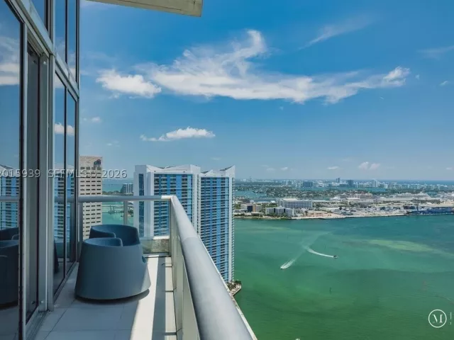 3-bedroom condo for sale in Miami - 465 Brickell Ave 4101 - MondialRealty