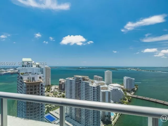 3-bedroom condo for sale in Miami - 465 Brickell Ave 4101 - MondialRealty