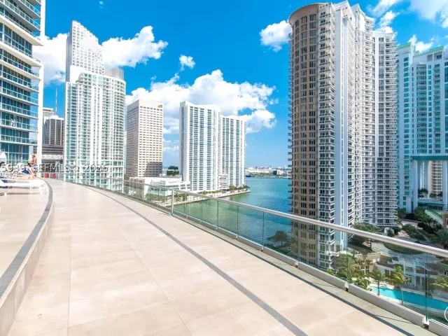 3-bedroom condo for sale in Miami - 465 Brickell Ave 4101 - MondialRealty