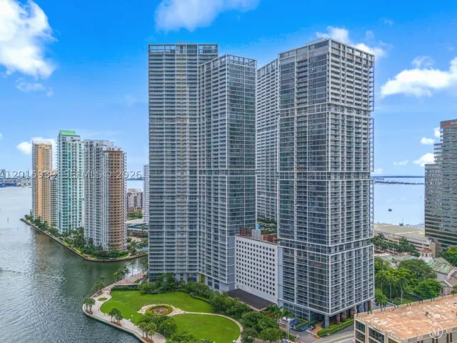 3-bedroom condo for sale in Miami - 465 Brickell Ave 4101 - MondialRealty