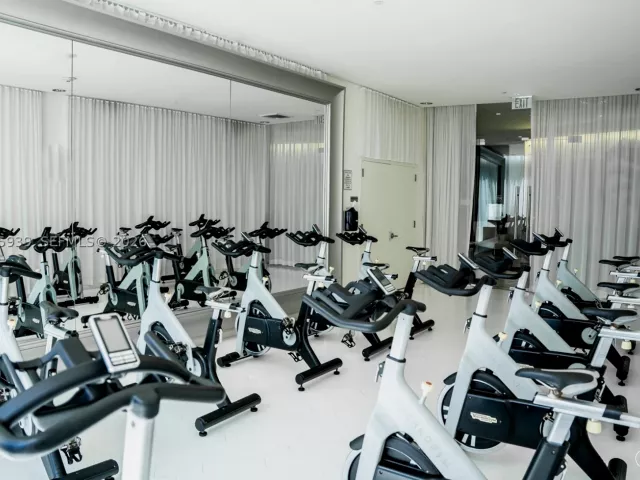 3-bedroom condo for sale in Miami - 465 Brickell Ave 4101 - MondialRealty