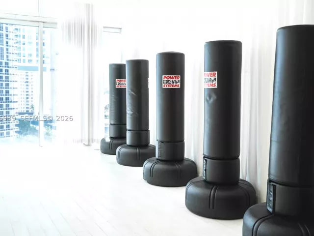 3-bedroom condo for sale in Miami - 465 Brickell Ave 4101 - MondialRealty