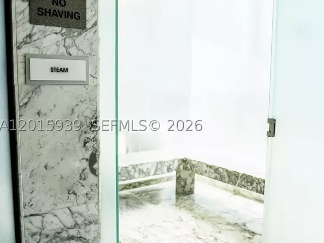 3-bedroom condo for sale in Miami - 465 Brickell Ave 4101 - MondialRealty