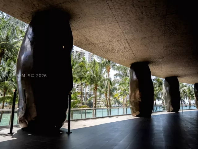 3-bedroom condo for sale in Miami - 465 Brickell Ave 4101 - MondialRealty