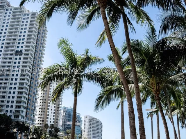 3-bedroom condo for sale in Miami - 465 Brickell Ave 4101 - MondialRealty