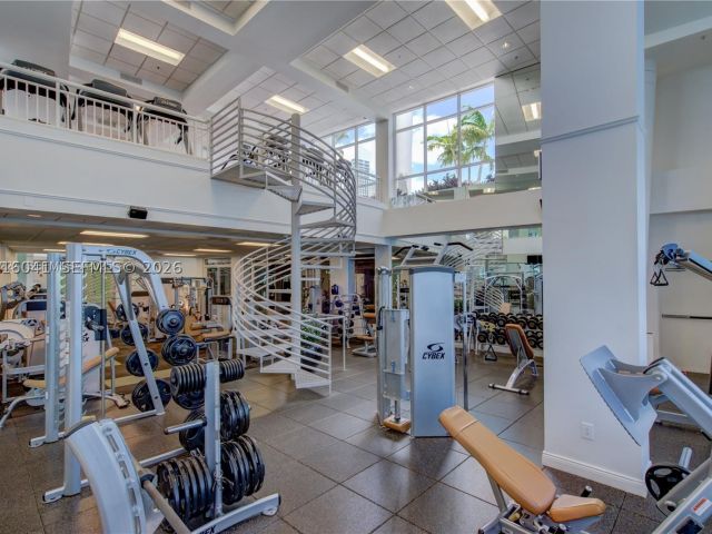 3-bedroom condo for rent in Miami - 808 Brickell Key Dr 3304 - MondialRealty