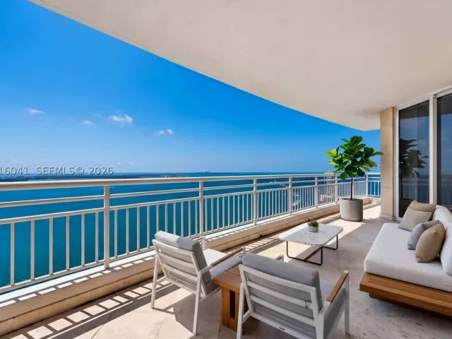 3-bedroom condo for rent in Miami - 808 Brickell Key Dr 3304 - MondialRealty