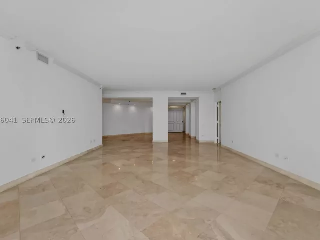 3-bedroom condo for rent in Miami - 808 Brickell Key Dr 3304 - MondialRealty