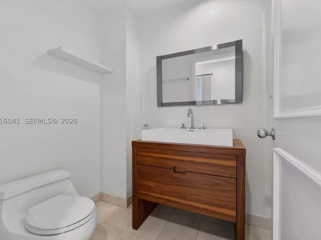 3-bedroom condo for rent in Miami - 808 Brickell Key Dr 3304 - MondialRealty