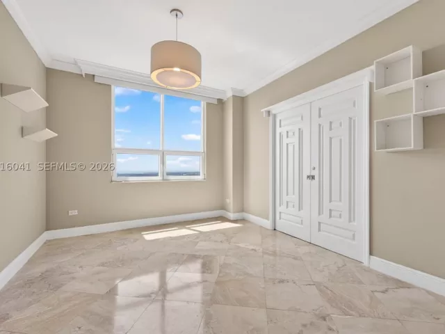 3-bedroom condo for rent in Miami - 808 Brickell Key Dr 3304 - MondialRealty