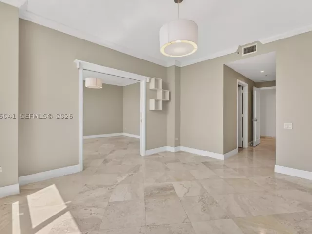 3-bedroom condo for rent in Miami - 808 Brickell Key Dr 3304 - MondialRealty