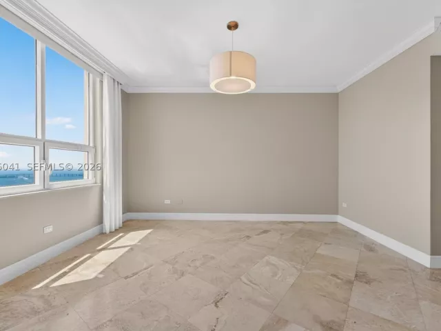 3-bedroom condo for rent in Miami - 808 Brickell Key Dr 3304 - MondialRealty