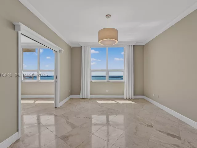 3-bedroom condo for rent in Miami - 808 Brickell Key Dr 3304 - MondialRealty