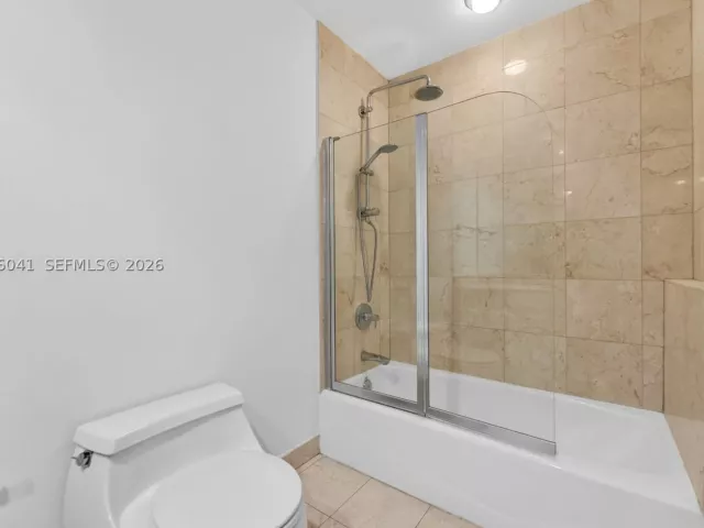 3-bedroom condo for rent in Miami - 808 Brickell Key Dr 3304 - MondialRealty