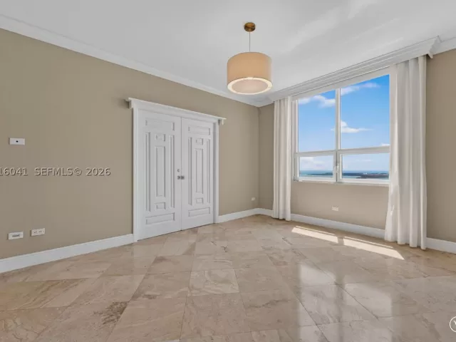 3-bedroom condo for rent in Miami - 808 Brickell Key Dr 3304 - MondialRealty