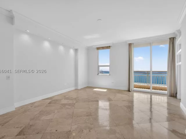 3-bedroom condo for rent in Miami - 808 Brickell Key Dr 3304 - MondialRealty