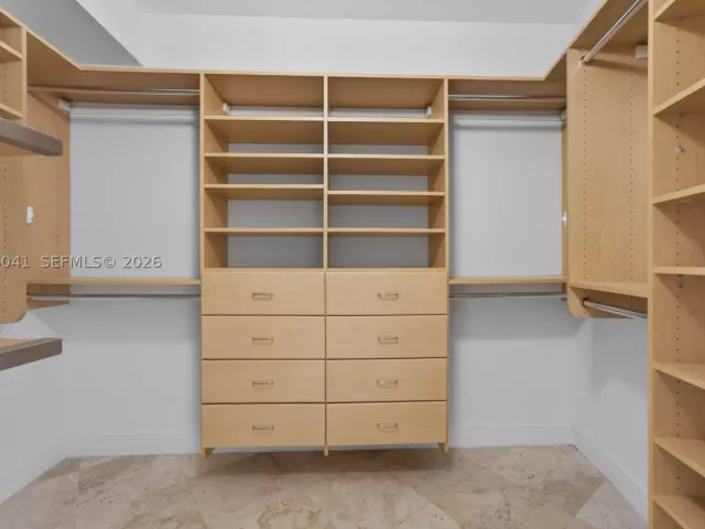 3-bedroom condo for rent in Miami - 808 Brickell Key Dr 3304 - MondialRealty