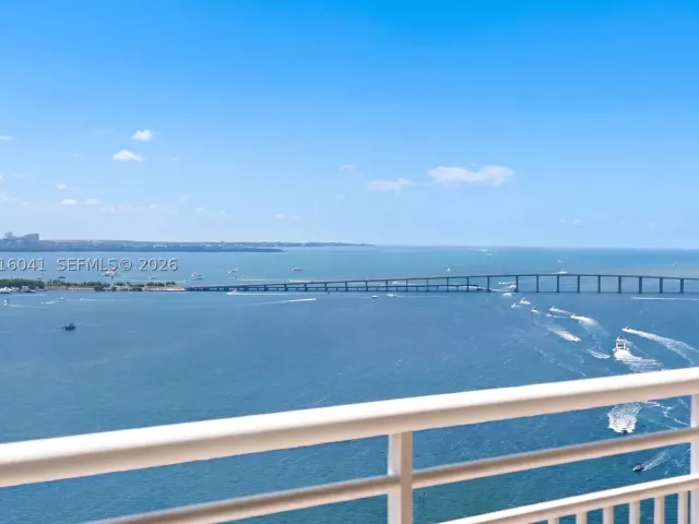 3-bedroom condo for rent in Miami - 808 Brickell Key Dr 3304 - MondialRealty