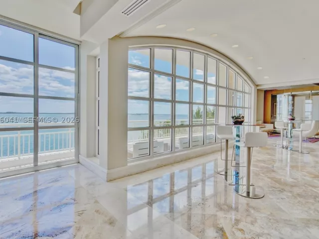 3-bedroom condo for rent in Miami - 808 Brickell Key Dr 3304 - MondialRealty